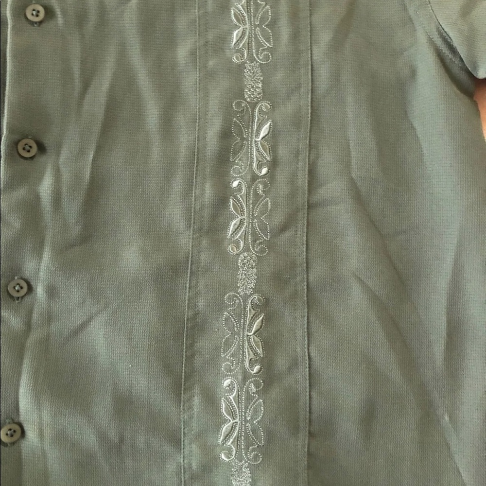 Hawaiian shirt - Picture 2 of 3